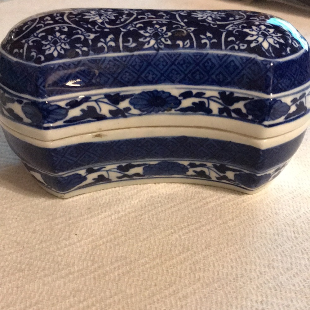 Beautiful ceramic box - Picture 2 of 8